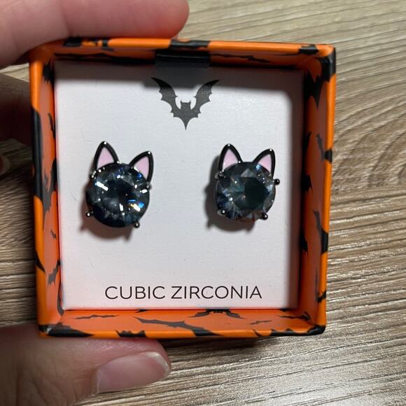 Halloween Cubic Zirconia Gray Studs Cat Earrings NEW Kitten Meow - Picture 1 of 5